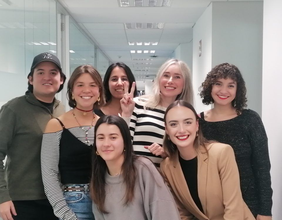 Montaña Vázquez, dircom de Xaley, con los alumn@s del master IE